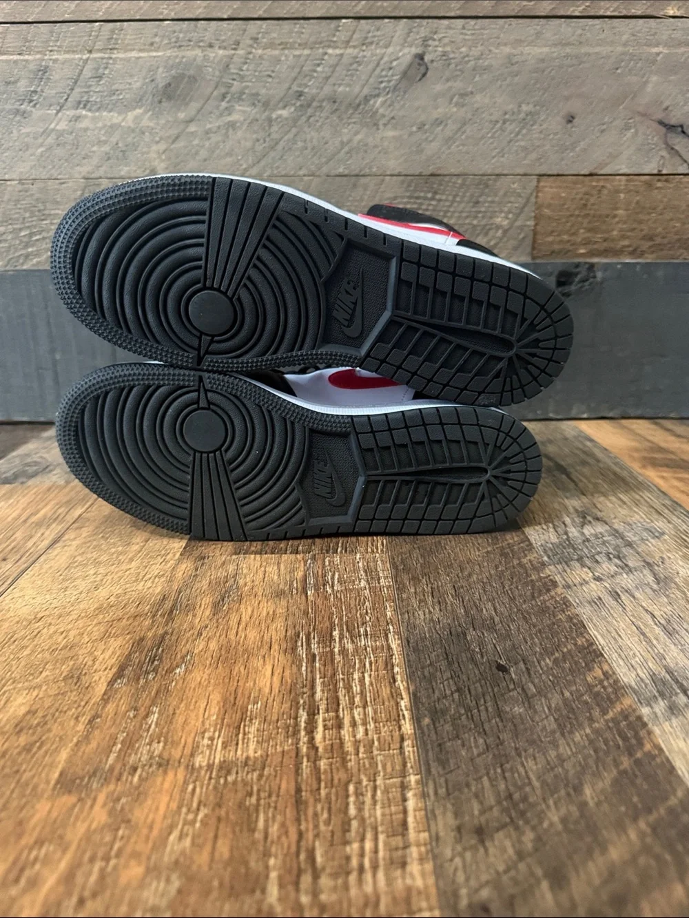 Air Jordan 1 Mid GS Black Fire Red White 7Y 554725-079 w/ Box
